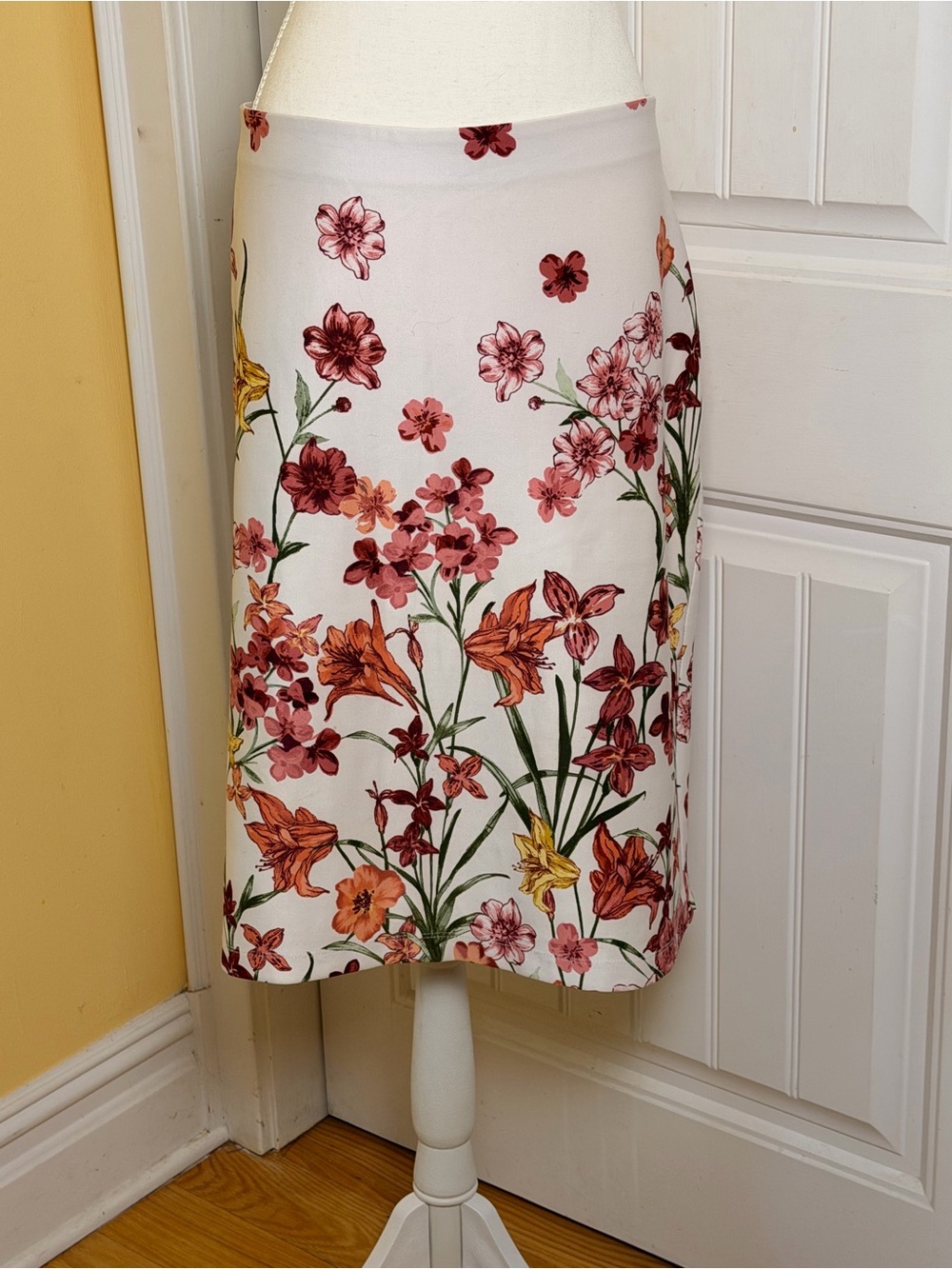Roz & Ali White Pencil Skirt with Pink & Orange Floral Print
